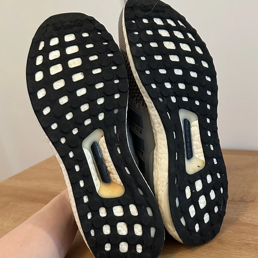 LIKE NEW Ultraboost Adidas Men's Gray Running Shoes - Picture 5 of 7